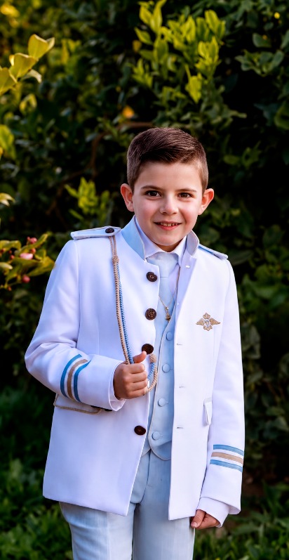 Traje de comunión para niño estilo almirante en blanco — Maitika Moda Albox